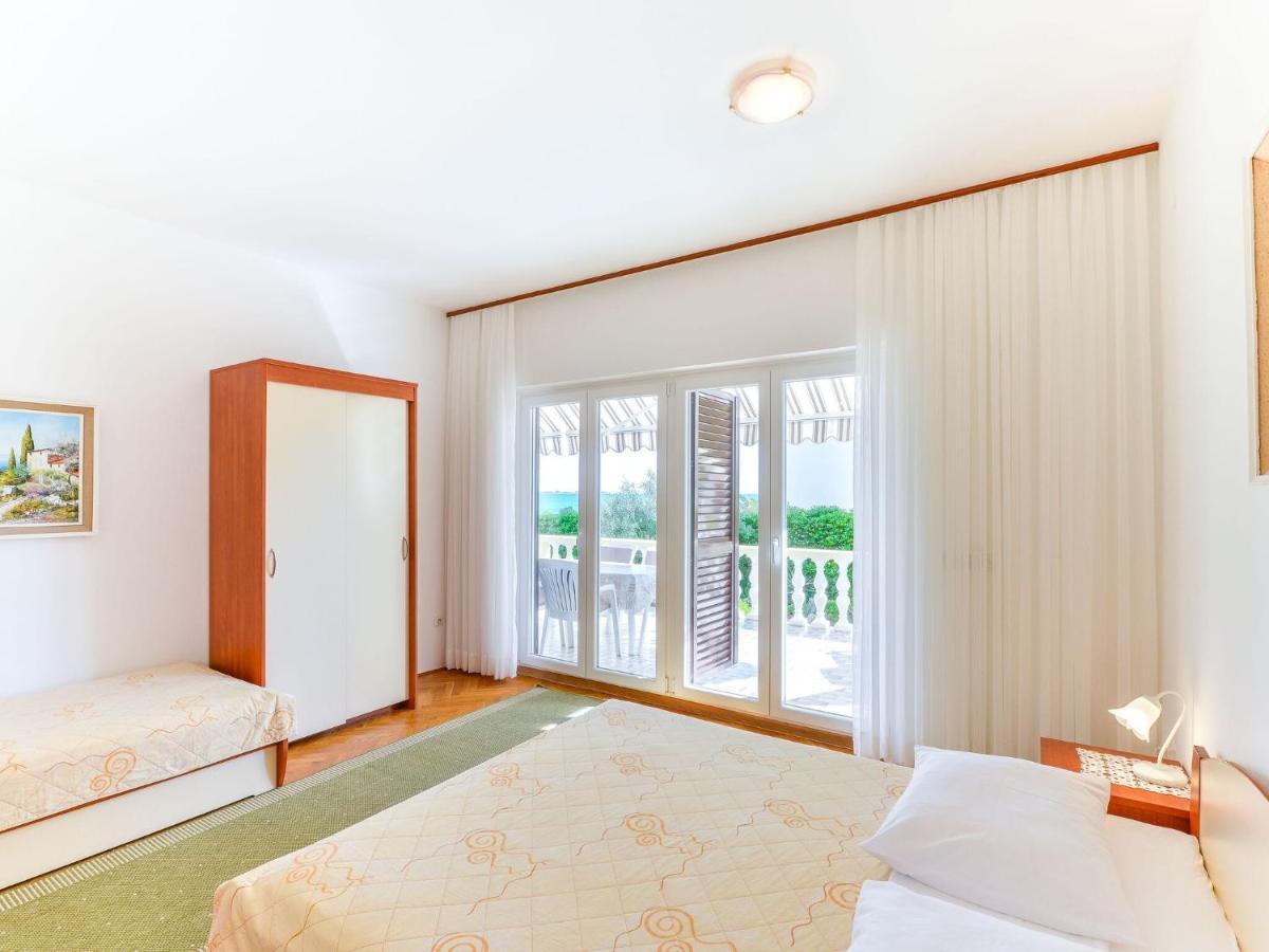 Apartments In House Liveric, In Vir At The Beach Экстерьер фото